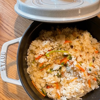 STAUBで菊芋と蕪の炊き込みご飯